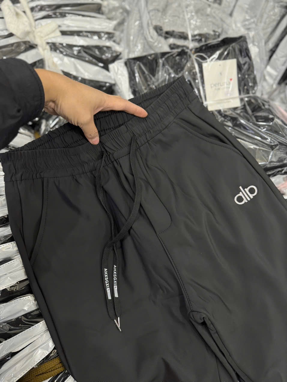 Quần gió bo gấu  - Ảnh 2