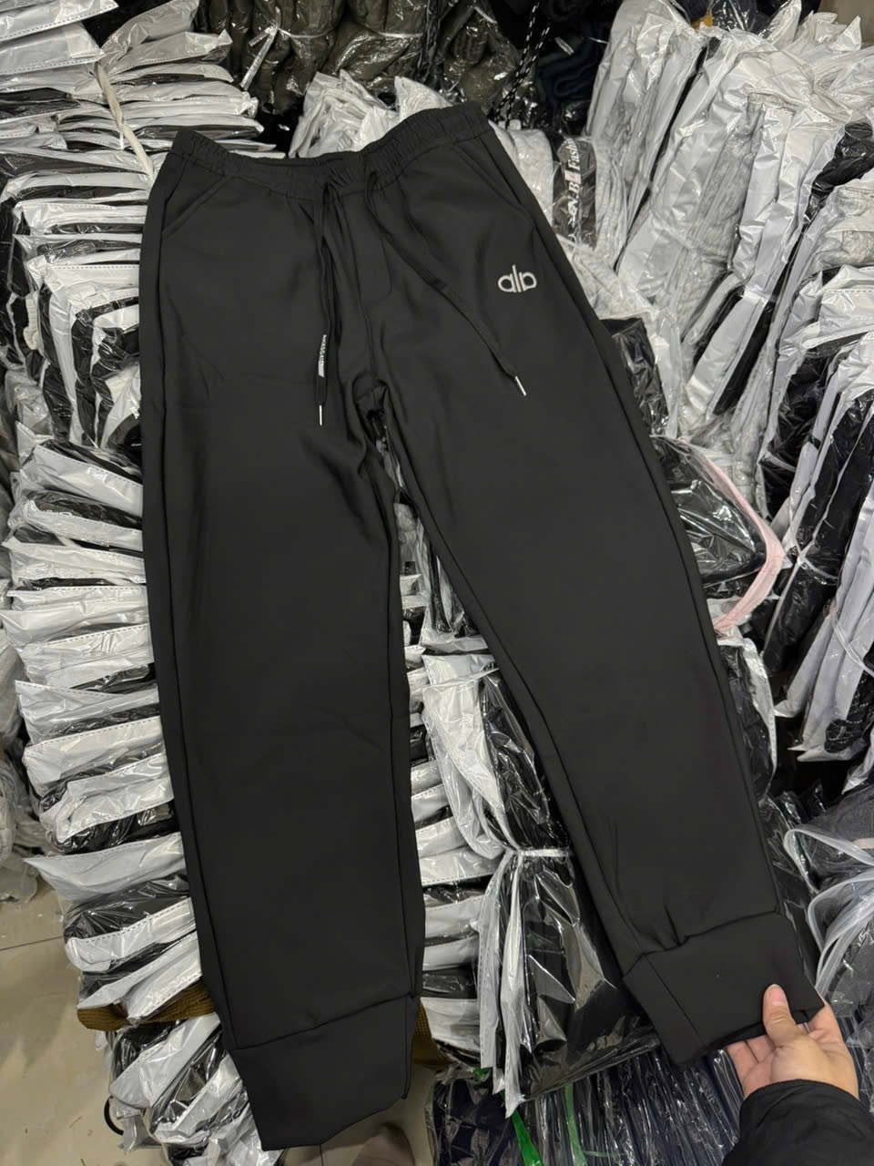 Quần gió bo gấu 