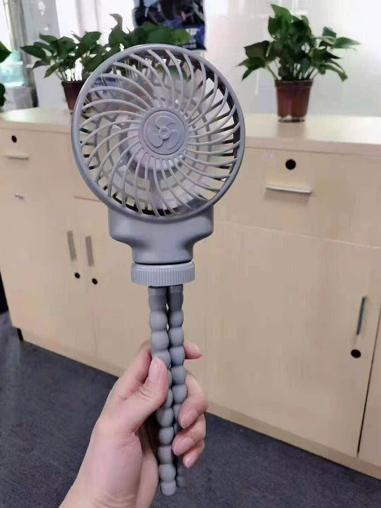 Quạt tích điện Octopus Fan kèm chân kẹp đa năng - Quạt tích điện đa năng chân kẹp bạch tuộc - Ảnh 2