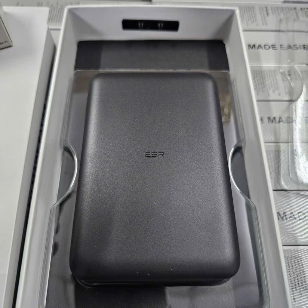 Sạc dự phòng Magsafe ESR HaloLock  10.000mAh - kèm cáp ESR chính hãng - Ảnh 8