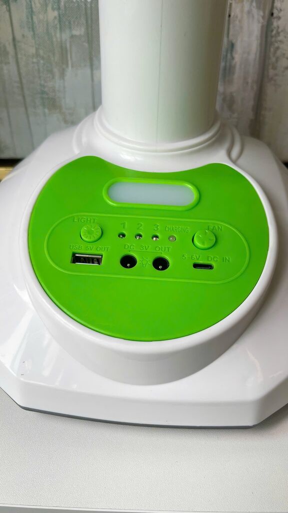 Quạt tích điện HKITA - Siêu bền, tích hợp đèn LED chiếu sáng, trang bị thêm cổng sạc USB,  - Ảnh 4