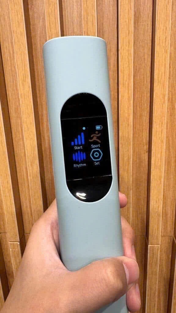 Máy massage cầm tay Lyric Therapeutic (USA) - Màn hỉnh cảm ứng, sạc ko dây - Ảnh 7