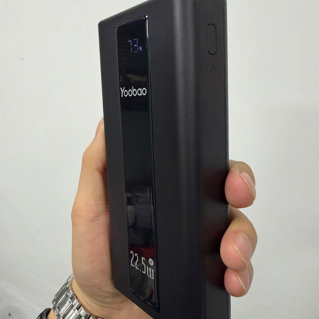 Sạc dự phòng Yoobao 20000mAh, sạc nhanh 22.5W, đi kèm 2 cáp C và L, đèn Led - Màu Đen - Ảnh 10