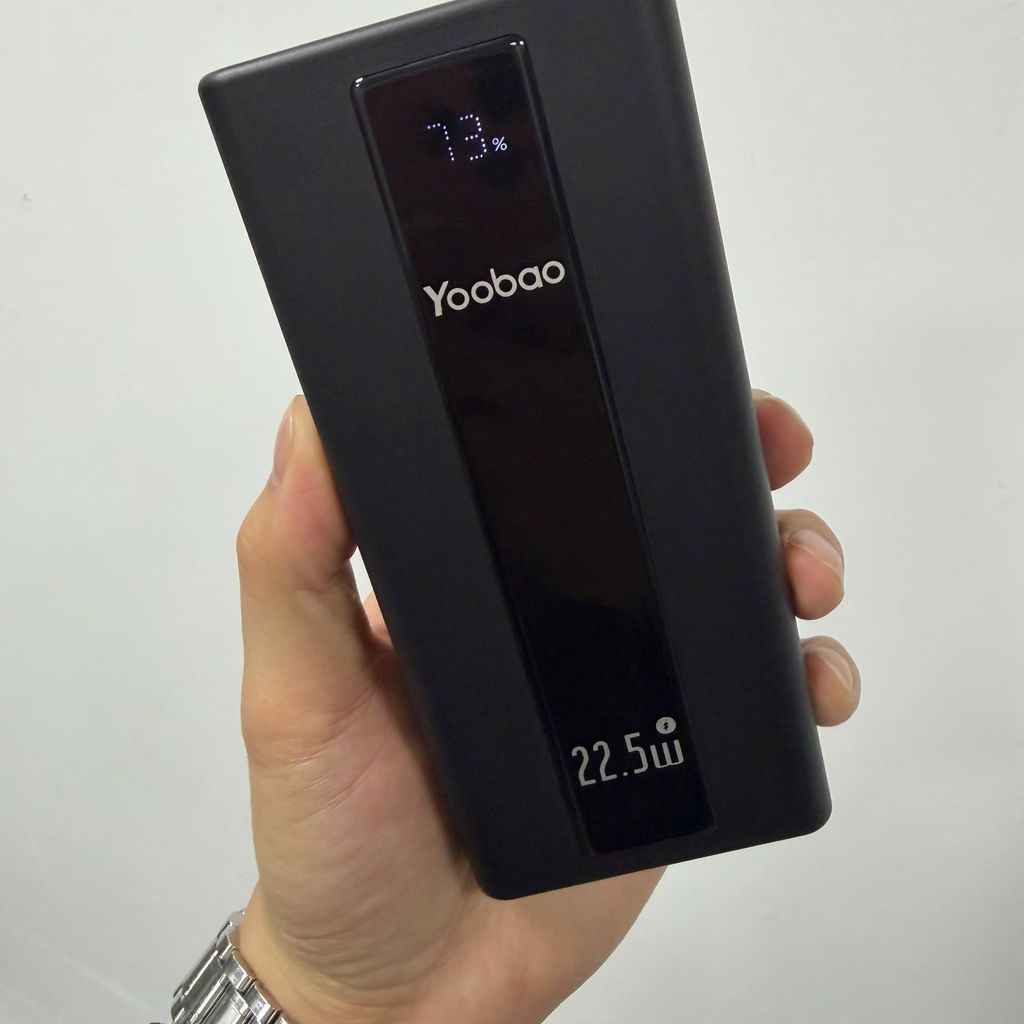 Sạc dự phòng Yoobao 20000mAh, sạc nhanh 22.5W, đi kèm 2 cáp C và L, đèn Led - Màu Đen - Ảnh 8