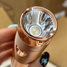 Đèn Pin LED Cao Cấp JYSUPER JY-1890 - Sáng lâu, pin bền, nhỏ gọn - Random màu