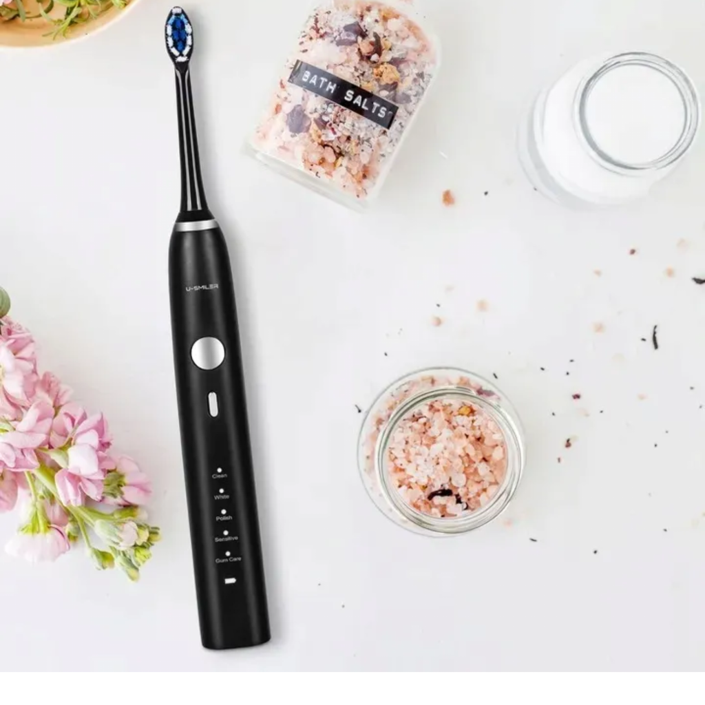 Bàn chải sóng âm U-SMILER PRO - IPX8, Tần số 84.000 nhịp, dock sạc không dây, tặng hộp + 4 đầu - ĐEN thực tế Bàn chải sóng âm U-SMILER PRO - IPX8, Tần số 84.000 nhịp, dock sạc không dây, tặng hộp + 4 đầu - ĐEN - Góc chụp chi tiết thực tế 8