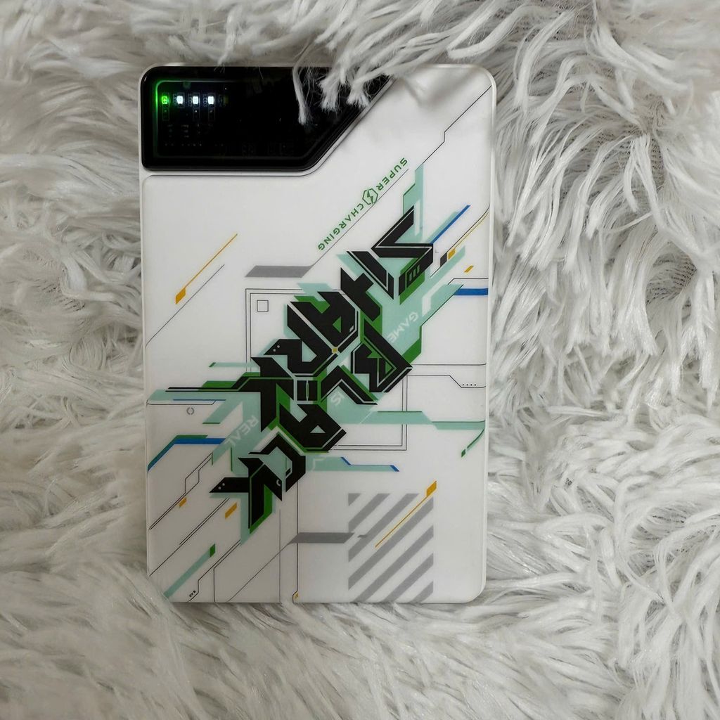 Sạc Dự Phòng Black Shark Cyberpunk 10.000mAh- Sạc nhanh 22.5W, random TRẮNG - ĐEN thực tế Sạc Dự Phòng Black Shark Cyberpunk 10.000mAh- Sạc nhanh 22.5W, random TRẮNG - ĐEN - Góc chụp chi tiết thực tế 11