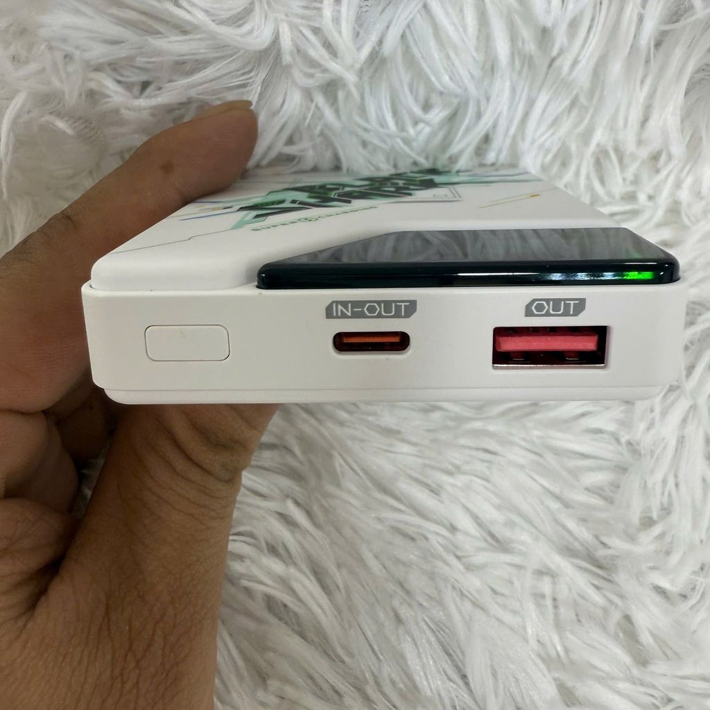 Sạc Dự Phòng Black Shark Cyberpunk 10.000mAh- Sạc nhanh 22.5W, random TRẮNG - ĐEN thực tế Sạc Dự Phòng Black Shark Cyberpunk 10.000mAh- Sạc nhanh 22.5W, random TRẮNG - ĐEN - Góc chụp chi tiết thực tế 10
