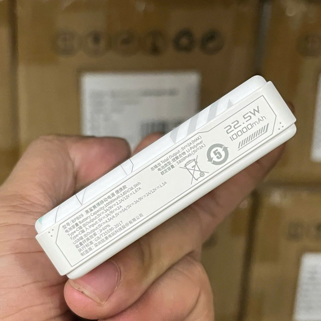 Sạc Dự Phòng Black Shark Cyberpunk 10.000mAh- Sạc nhanh 22.5W, random TRẮNG - ĐEN thực tế Sạc Dự Phòng Black Shark Cyberpunk 10.000mAh- Sạc nhanh 22.5W, random TRẮNG - ĐEN - Góc chụp chi tiết thực tế 15