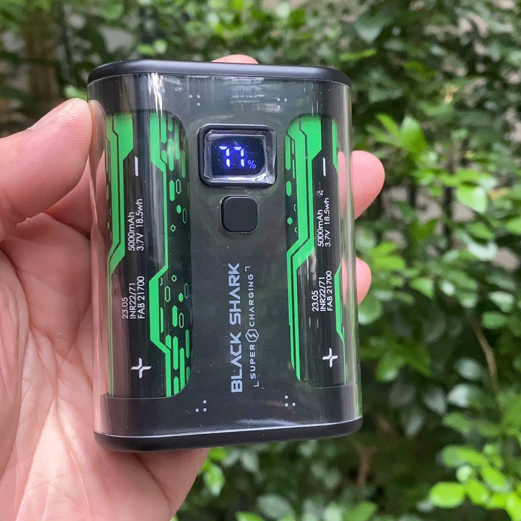 Sạc Dự Phòng Gaming Black Shark 10000mAh 22.5W - Sạc nhanh, phong cách thực tế Sạc Dự Phòng Gaming Black Shark 10000mAh 22.5W - Sạc nhanh, phong cách - Góc chụp chi tiết thực tế 6