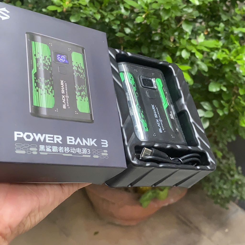 Sạc Dự Phòng Gaming Black Shark 10000mAh 22.5W - Sạc nhanh, phong cách thực tế Sạc Dự Phòng Gaming Black Shark 10000mAh 22.5W - Sạc nhanh, phong cách - Góc chụp chi tiết thực tế 7