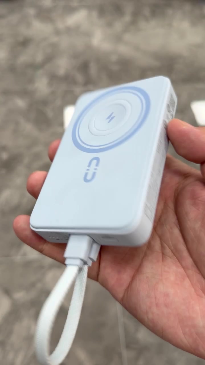Sạc Dự Phòng MagSafe ROMOSS 10.000mAh 30W - Sạc đồng hồ + airpod, kèm dây C-L (NoBox - Màu Xanh) thực tế Sạc Dự Phòng MagSafe ROMOSS 10.000mAh 30W - Sạc đồng hồ + airpod, kèm dây C-L (NoBox - Màu Xanh) - Góc chụp chi tiết thực tế 11