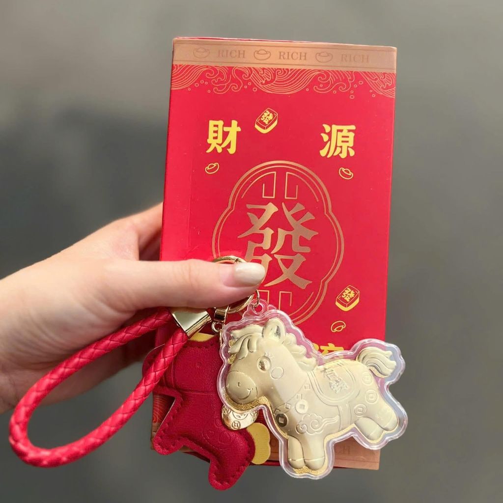 Charm ngựa vàng 2026 