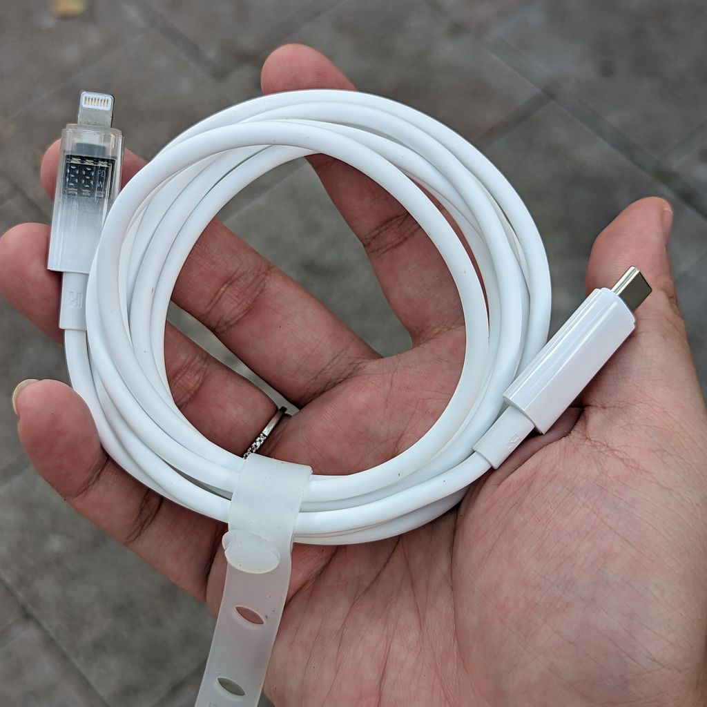 Dây sạc  Hichain chất lượng cao: dây silicone cực mềm, tích hợp màn hình đo công suất