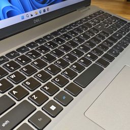 Dell 5520 i5 thế hệ 11 Màn hình 15,6 inh Laptop