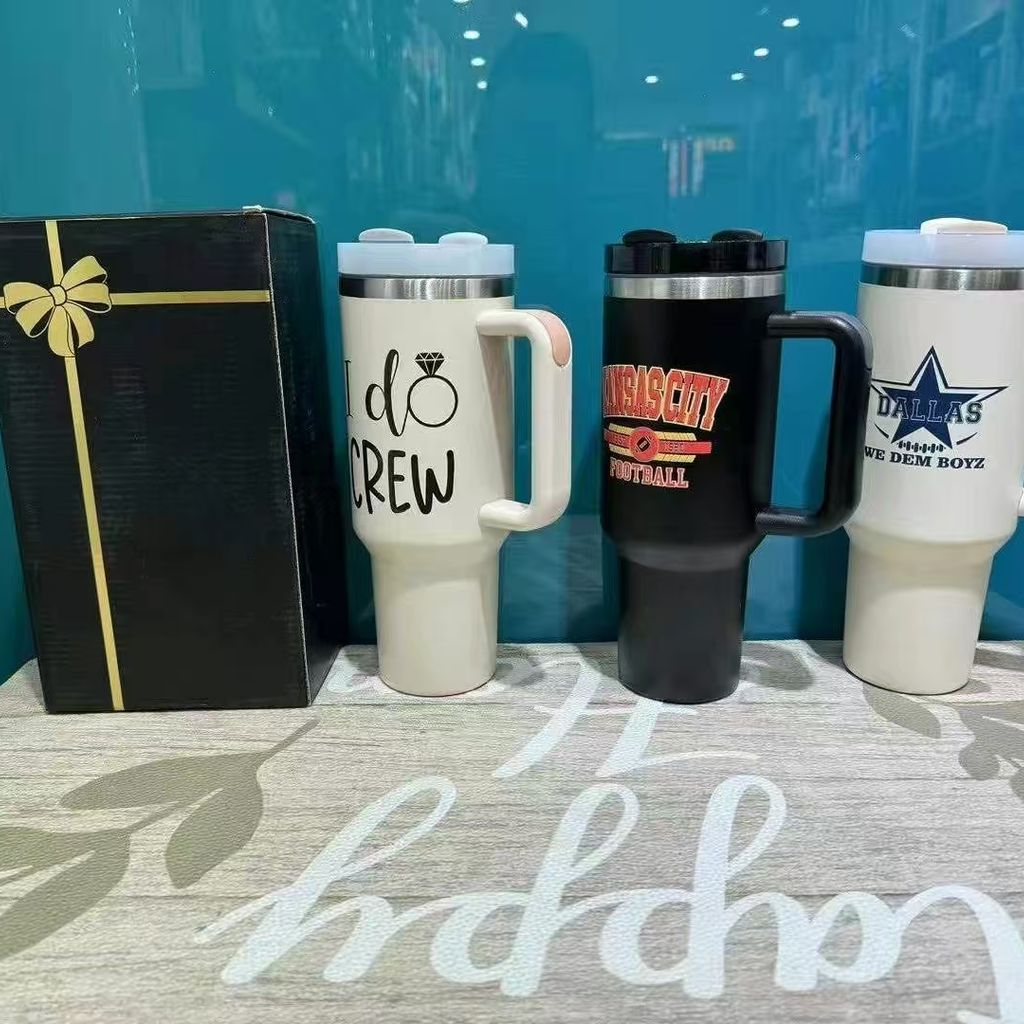 Ly / cốc giữ nhiệt 40oz Màu Beige hàng quà tặng, có logo các đội bóng ( , logo ngẫu nhiên)