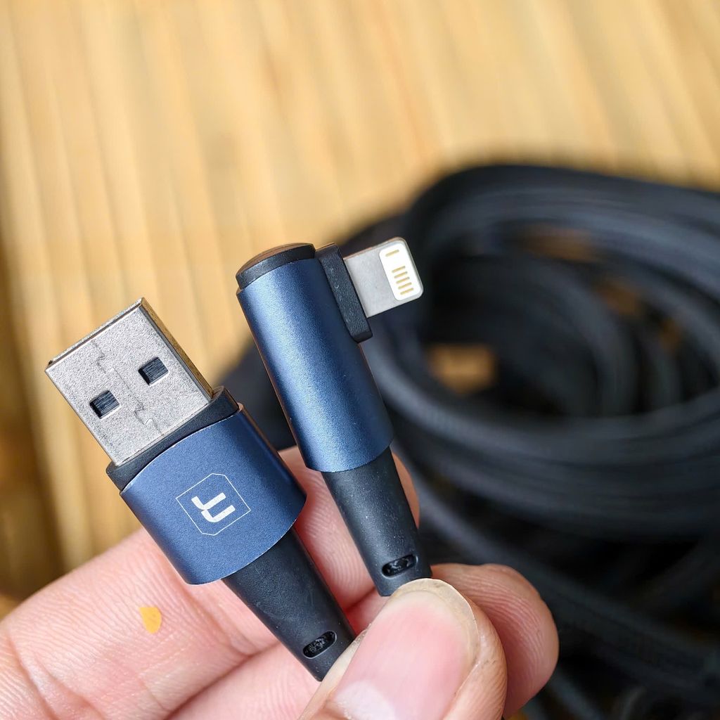 Cáp Sạc Toocki Đầu Chữ L (Góc 90 Độ) Cổng Lightning Cho iPhone/iPad - Dây Dù, Hỗ Trợ 2.4A Dài 1m