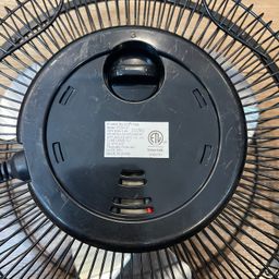 Quạt bàn chân quỳ 9 inch Velocity.