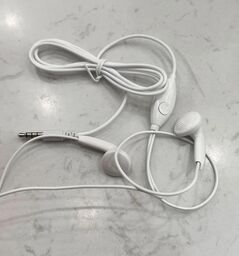 Tai nghe dây chân 3.5mm Motorola - dùng được máy tính , điện thoại , laptop.