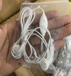Tai nghe dây chân 3.5mm Motorola - dùng được máy tính , điện thoại , laptop.
