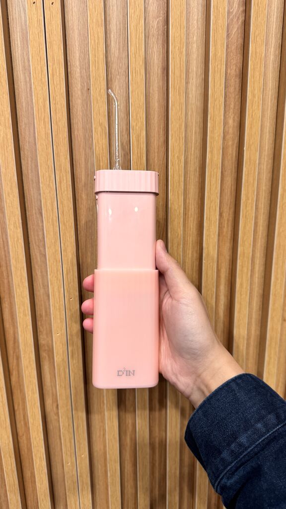 Tăm nước hãng D3IN MS18 - ngăn chứa nước gập gọn được , kèm 2 đầu phun, tặng túi đựng. - Ảnh 4