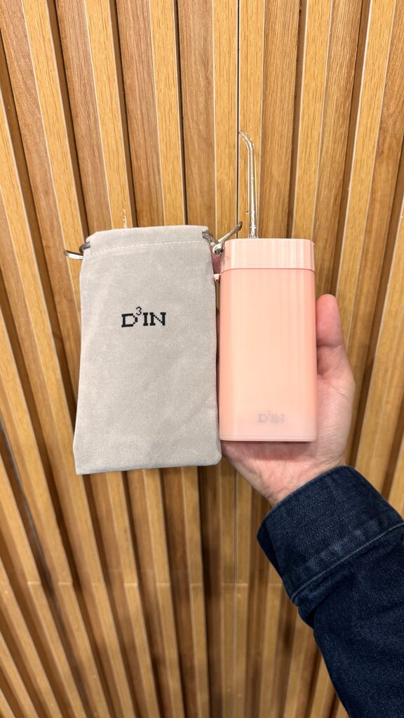 Tăm nước hãng D3IN MS18 - ngăn chứa nước gập gọn được , kèm 2 đầu phun, tặng túi đựng. - Ảnh 3