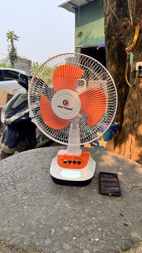 Quạt bàn tích điện hãng EASY POWER EP-3212A , chạy nguồn 220v 12 inch , sạc điện thoại, đèn Led