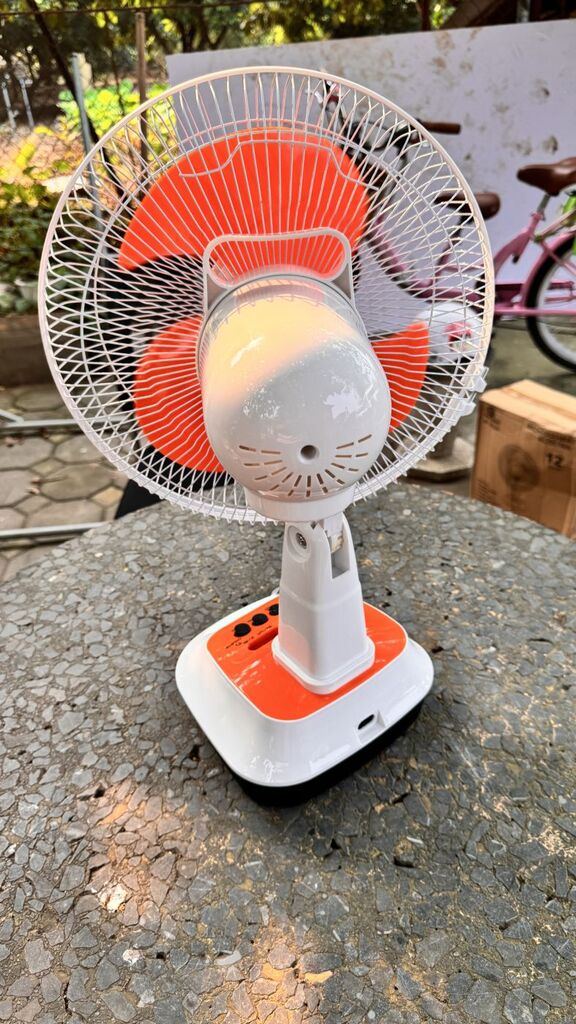 Quạt bàn tích điện hãng EASY POWER EP-3212A , chạy nguồn 220v 12 inch , sạc điện thoại, đèn Led - Ảnh 4
