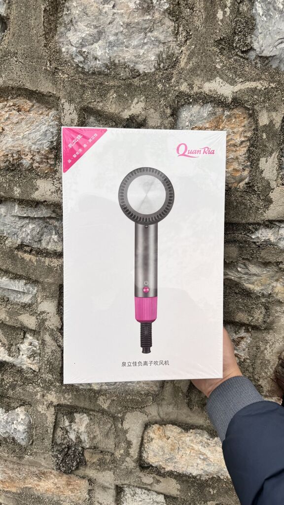 Máy sấy hãng QuanRia bổ sung ion âm 1600W, 2 chiều nóng lạnh ( vỏ dính tay, lau cồn là hết)