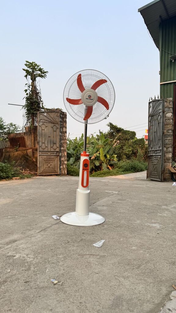 Quạt cây tích điện EASY POWER EP-8816 , Sạc điện thoại, đèn chiếu sáng , có remote (HỘP XẤU)