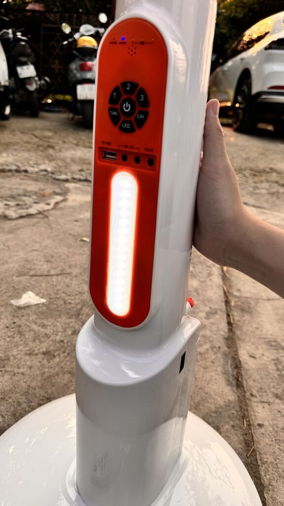 Quạt cây tích điện EASY POWER EP-8816 , Sạc điện thoại, đèn chiếu sáng , có remote (HỘP XẤU) - Ảnh 2