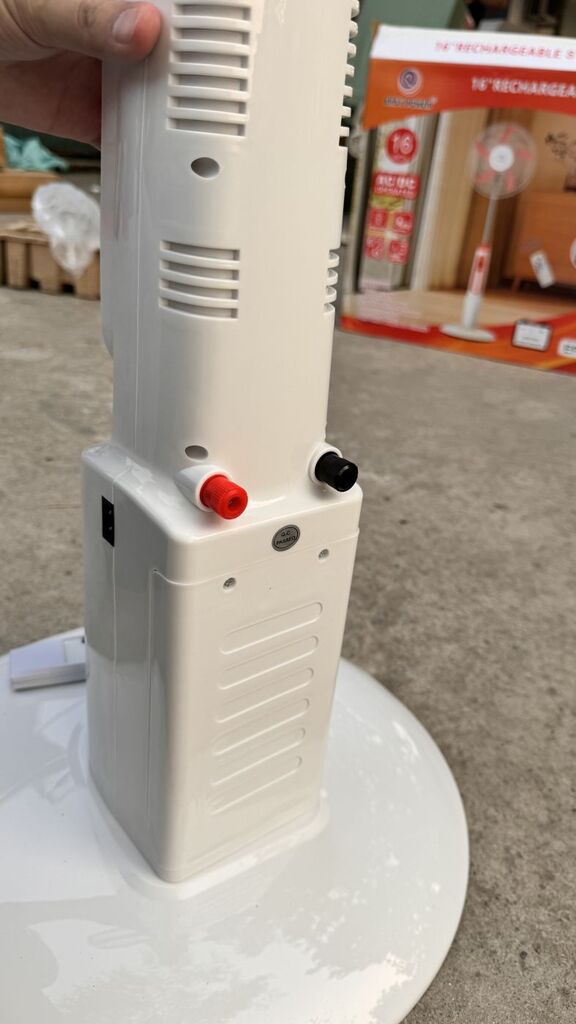 Quạt cây tích điện EASY POWER EP-8816 , Sạc điện thoại, đèn chiếu sáng , có remote (HỘP XẤU) - Ảnh 3