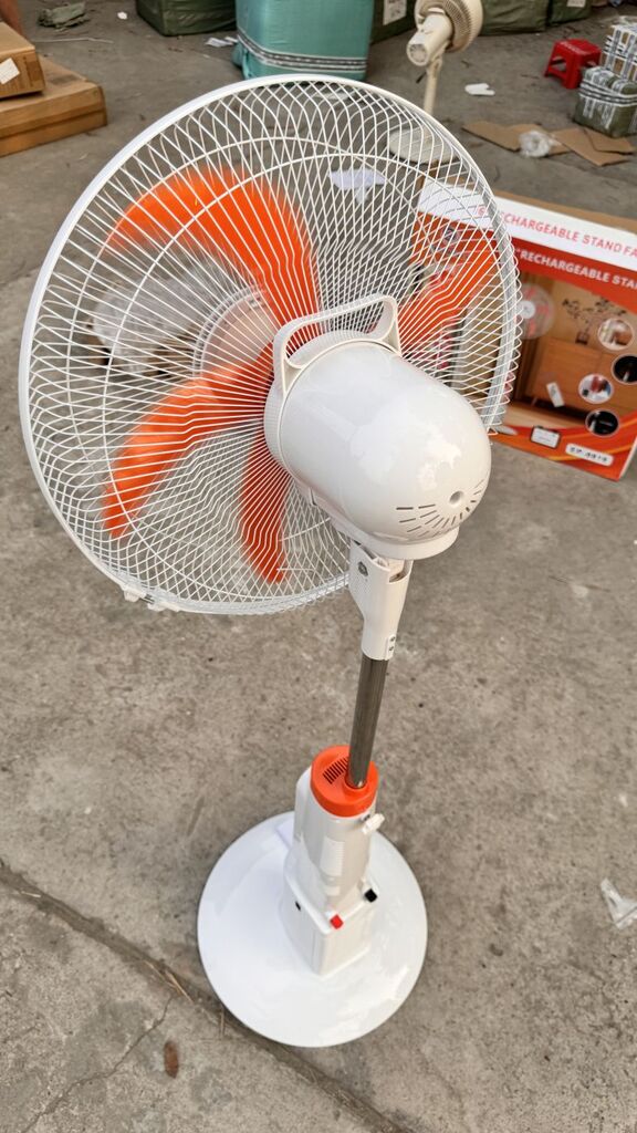 Quạt cây tích điện EASY POWER EP-8816 , Sạc điện thoại, đèn chiếu sáng , có remote (HỘP XẤU) - Ảnh 4